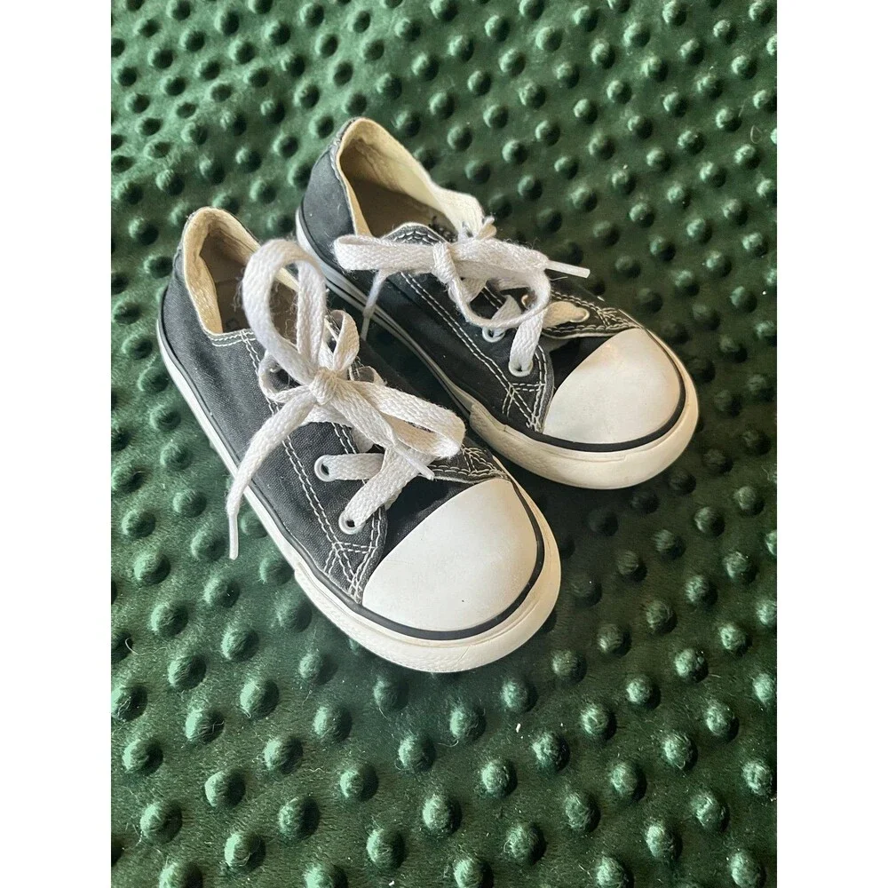 Converse solid black little kid size 10 10c shoes